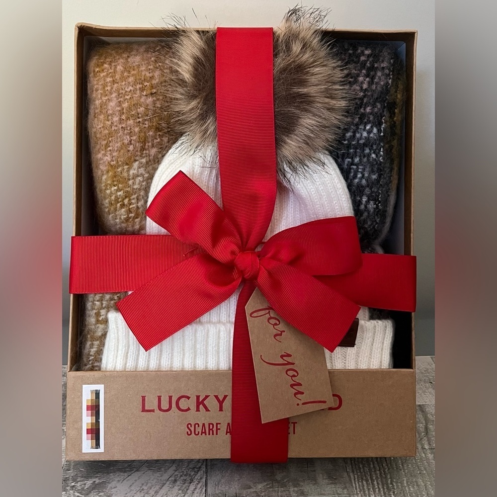 Lucky Brand Hat and Scarf Boxed Set
